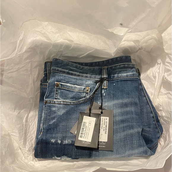 DSQUARED2.  MEDIUM BLUE SQUARE WASH ALL OVER PRINT SHORT. - Picture 4 of 9